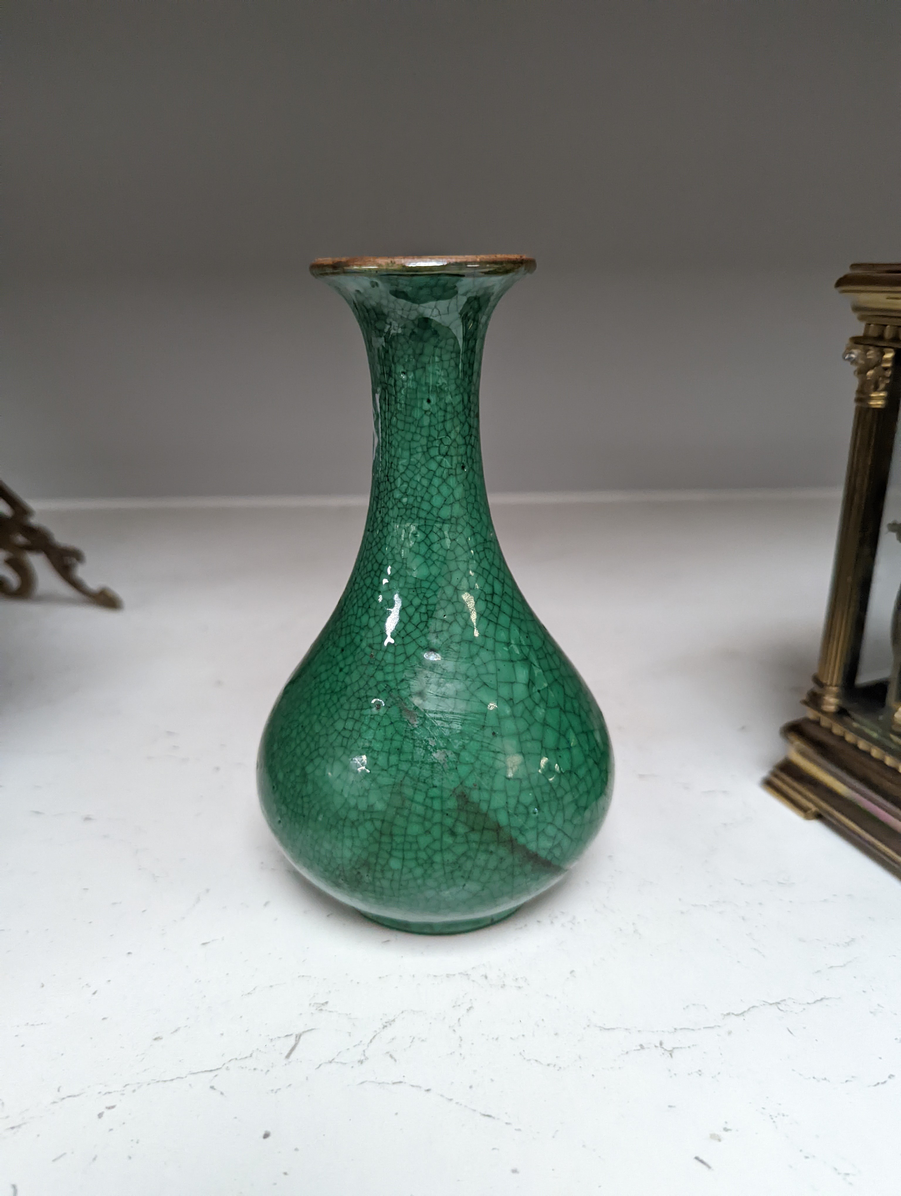 A Chinese green crackle glaze vase 15cm